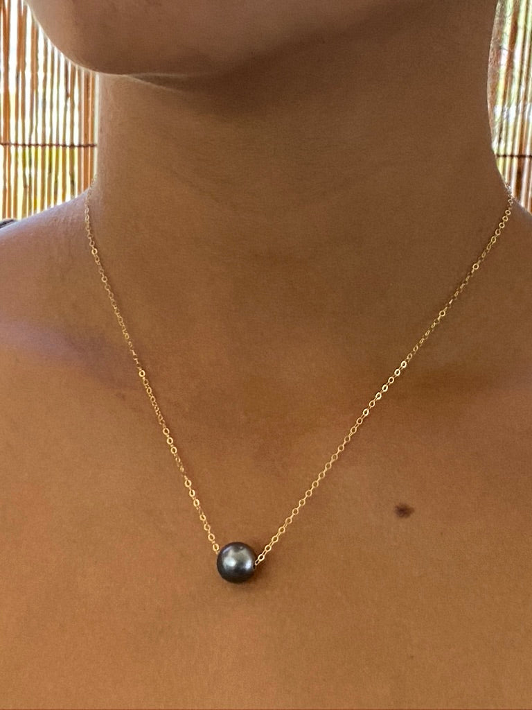 Single 10-11mm Tahitian pearl floats on a cable chain