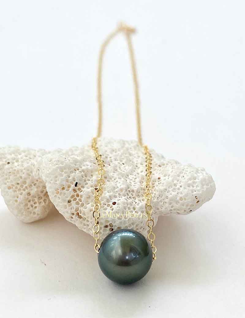 Single 10-11mm Tahitian pearl floats on a cable chain