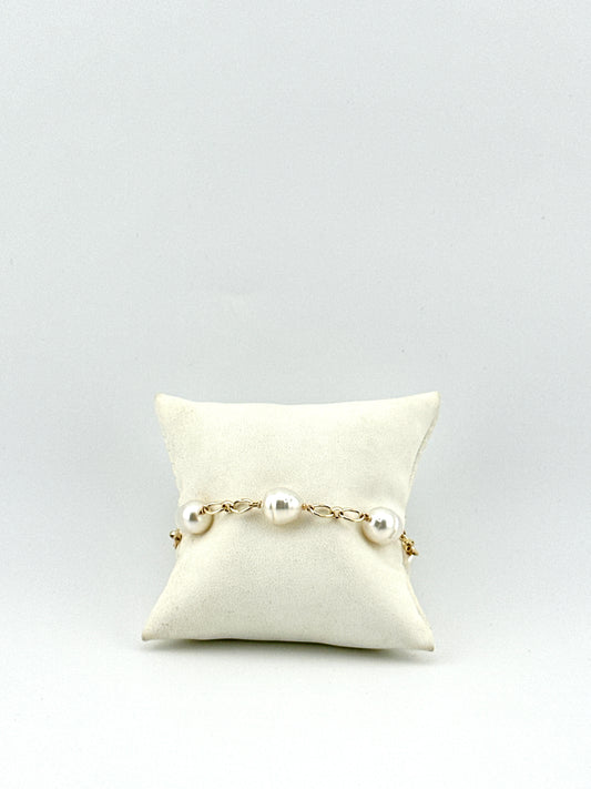 White South Sea Station Bracelet